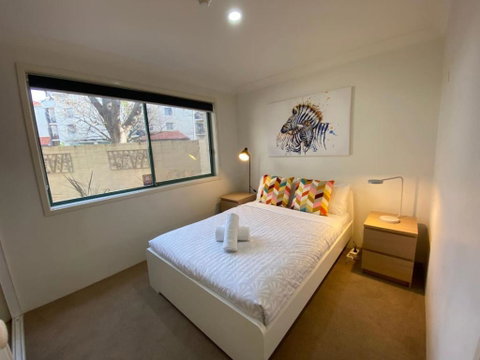 Quiet 2 Bedroom Apt In The Heart Of Old Kingston - Accommodation Cairns 3