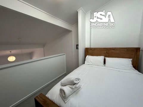 Razorback 4 - Accommodation Cairns 0