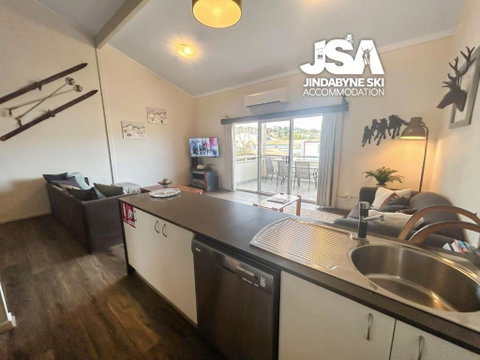 Razorback 6 - Accommodation Cairns 3