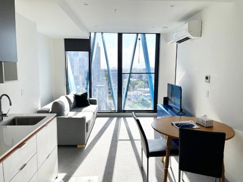 Readyset Apartments On Bouverie - Accommodation Cairns 2