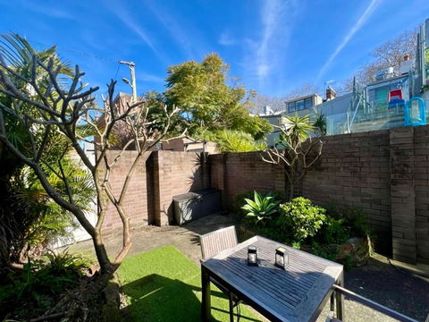 Rear Garden Suite - Accommodation Cairns 0
