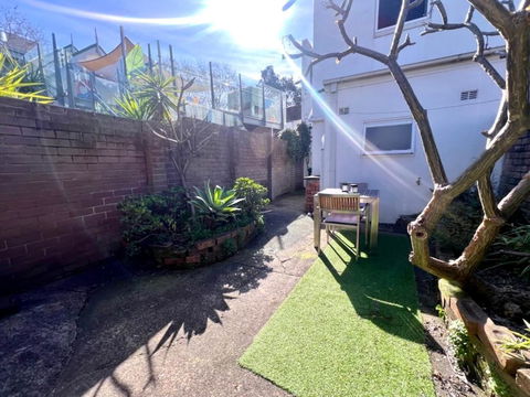 Rear Garden Suite - Accommodation Cairns 2