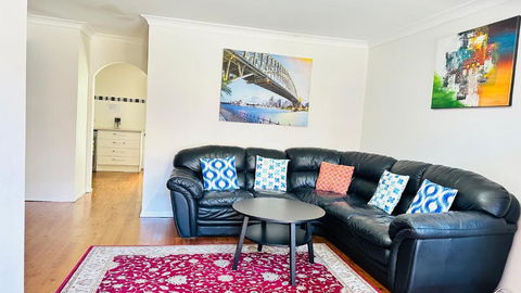 Quiet Family Townhouse In Wollongong CBD - Accommodation Cairns 0