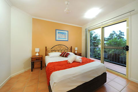 At Beach Court Holiday Villas - Accommodation Cairns 3