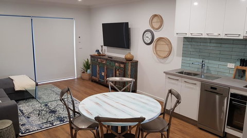 At Home Apartments - Accommodation Cairns 1