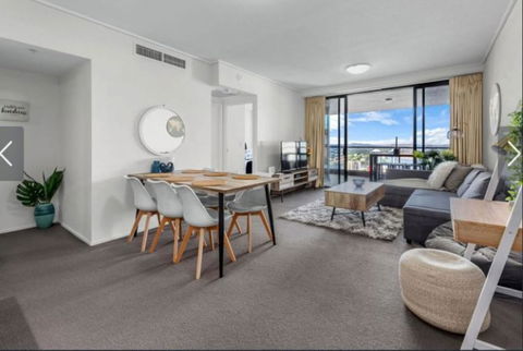 AU1 - Long Stay W Balcony RiverViews Fast WiFi - Accommodation Cairns 1