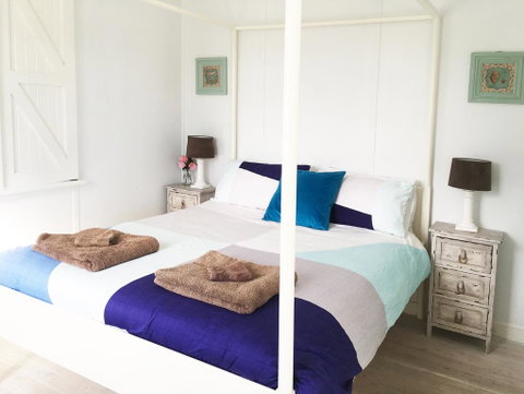 Aurora Beachfront Cottage - Accommodation Cairns 1