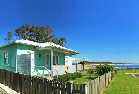Aurora Beachfront Cottage - Accommodation Cairns 0