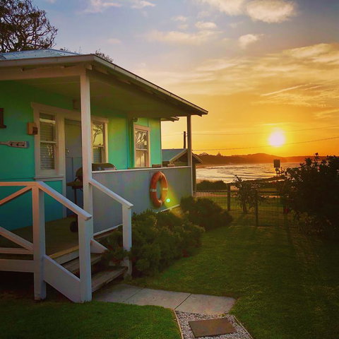 Aurora Beachfront Cottage - Accommodation Cairns 3