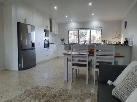 Aveley Equestrian Cottage - Accommodation Cairns 0