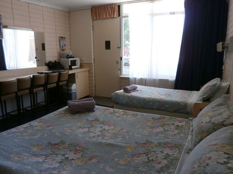 Avenue Motel - Accommodation Cairns 3