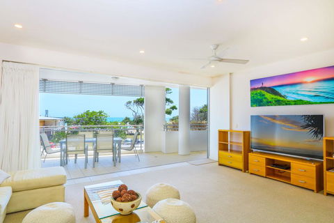 Azura Ocean View Holiday Apartment - Accommodation Cairns 1