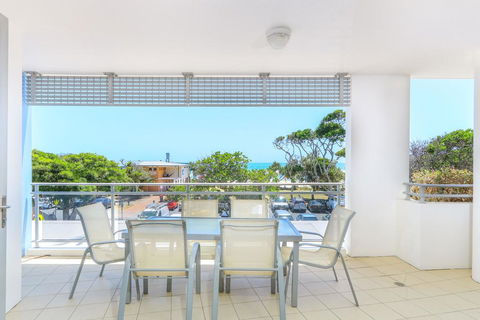 Azura Ocean View Holiday Apartment - Accommodation Cairns 2