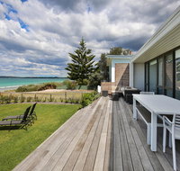 Azure Absolute Beachfront - Pet Friendly - Accommodation Cairns