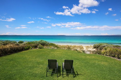 Azure Absolute Beachfront - Pet Friendly - Accommodation Cairns 1
