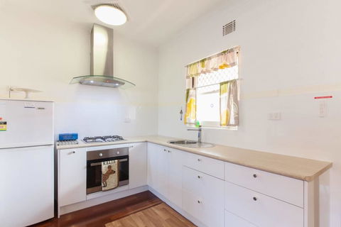 B8 Cafes, Resturants, UWA Close To SCGH - Accommodation Cairns 2