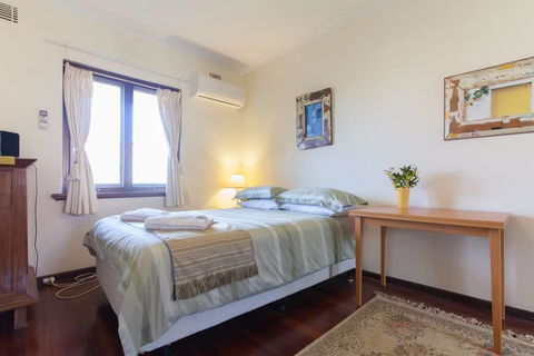B8 Cafes, Resturants, UWA Close To SCGH - Accommodation Cairns 3