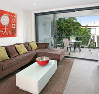 Back of the Block Bulimba - Executive 3BR Bulimba apartment with leafy outlook - Accommodation Cairns
