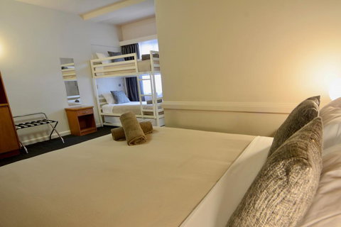 Barclay On View - Accommodation Cairns 1