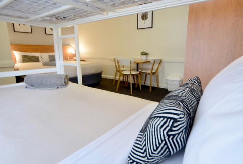 Barclay On View - Accommodation Cairns 3