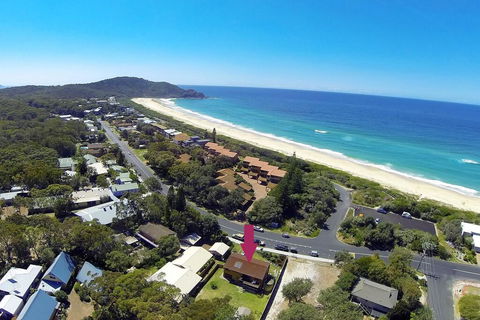 BARRELS AT BOOMERANG - Accommodation Cairns 0