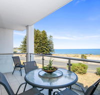 Bayline Beachfront Apartment no 4 - Accommodation Cairns