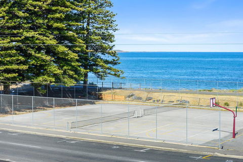 Bayline Beachfront Apartment No 4 - Accommodation Cairns 2