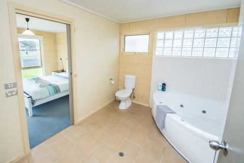 Bayview No 1 - Next To The Beach! - Accommodation Cairns 1