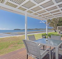 Beached Inn' 93 Foreshore Drive - Spacious beach front house - Accommodation Cairns