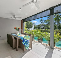 Beachfront Apartment with Ocean Views - Accommodation Cairns