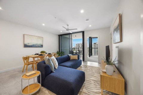 Rivello Apartments - Free Secure Car Park, 6km To City, Ferry Terminal, Eat Street, Rooftop Pool, Sauna, Portside Dinning - Accommodation Cairns 2