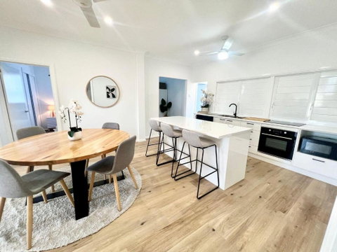 Renovated Queenslander - Upstairs 2km To Stadium - Accommodation Cairns 0