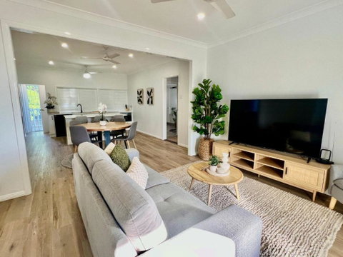 Renovated Queenslander - Upstairs 2km To Stadium - Accommodation Cairns 1