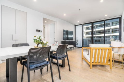 Restful Apt Near ANZAC Park West - Accommodation Cairns 0
