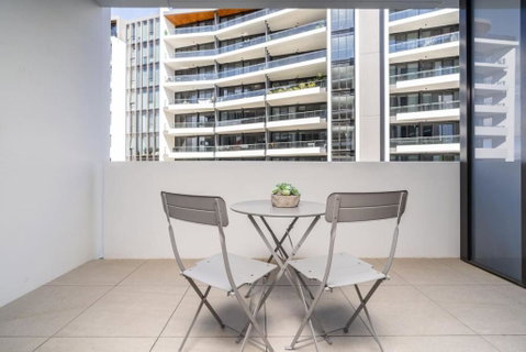 Restful Apt Near ANZAC Park West - Accommodation Cairns 2