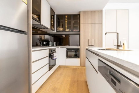 Restful Apt Near ANZAC Park West - Accommodation Cairns 3