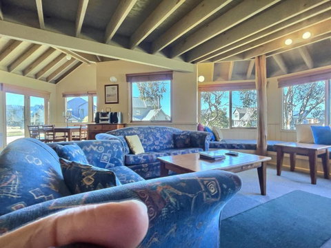 Red Robin - Accommodation Cairns 1