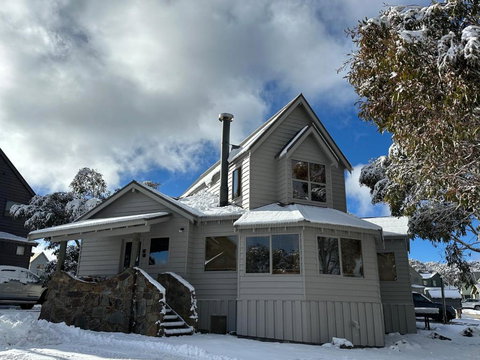 Red Robin - Accommodation Cairns 0