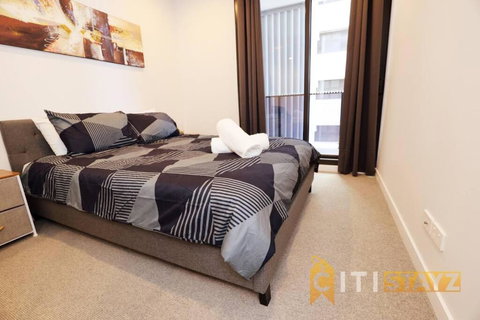 Red Rose Retreat - 1bd 1bth 1CarSp Apt - Accommodation Cairns 1