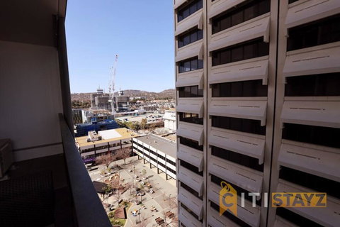 Red Rose Retreat - 1bd 1bth 1CarSp Apt - Accommodation Cairns 2