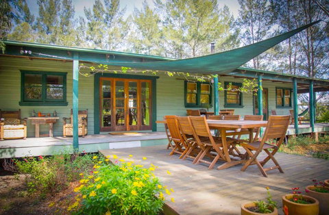 Red Tractor Retreat - Accommodation Cairns 0