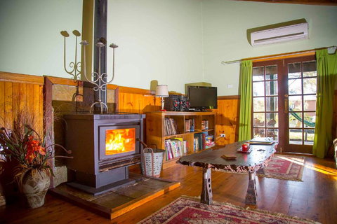 Red Tractor Retreat - Accommodation Cairns 3