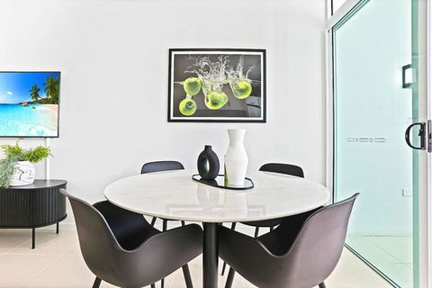 Reefside At 201 Lake Street - Accommodation Cairns 2