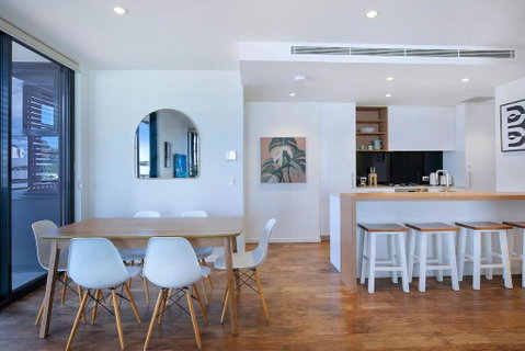 Regatta Hideaway - A Breezy Balcony Residence - Accommodation Cairns 2