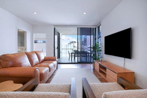 Regatta Hideaway - A Breezy Balcony Residence - Accommodation Cairns 0
