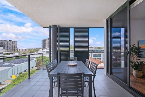 Regatta Hideaway - A Breezy Balcony Residence - Accommodation Cairns 1