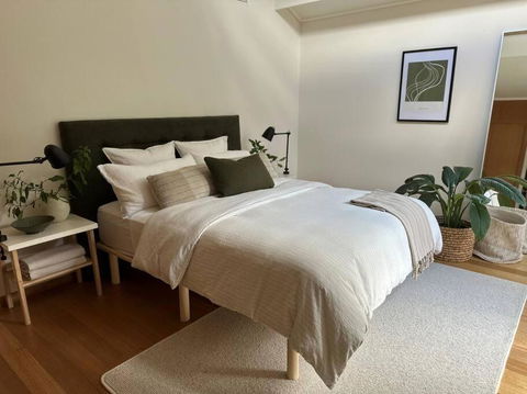 Relaxed And Stylish -self Check In, Secure Parking - Accommodation Cairns 1