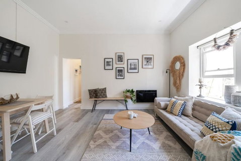 Relaxed Coogee Coastal Living With Ocean Views - Accommodation Cairns 3