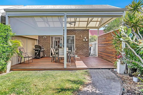 Relaxing Getaway Steps From Grange Beach - Accommodation Cairns 1