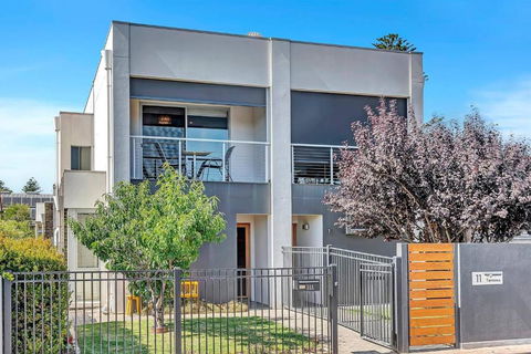 Relaxing Getaway Steps From Grange Beach - Accommodation Cairns 2